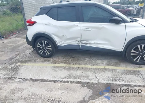 2018 Nissan Kicks Sv z USA, uszkodzony, nr VIN 3N1CP5CU0JL533607